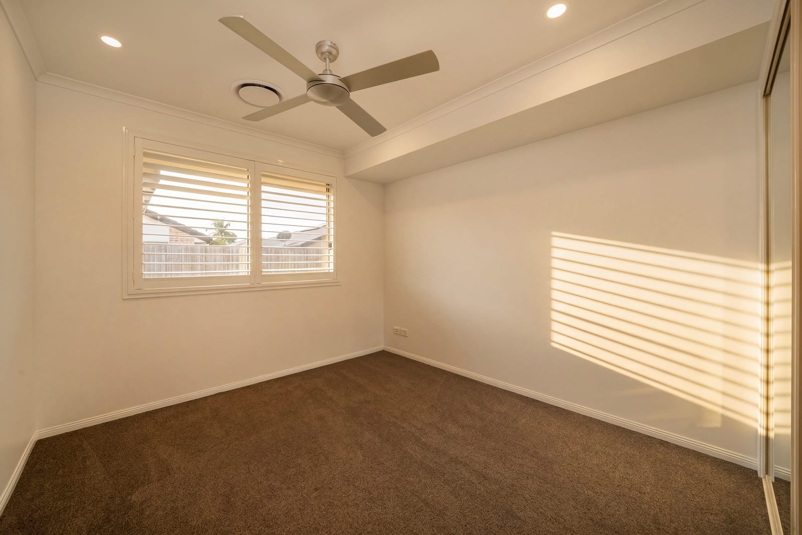 FAM-Fabulous: Pool, Side Access, Huge Block, Media + Caravan Pad