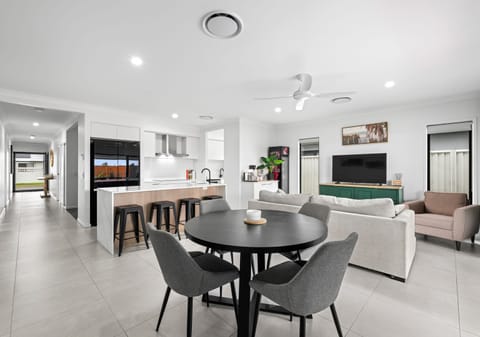 Contemporary Luxury with Golf, Marina and Coastal Lifestyle