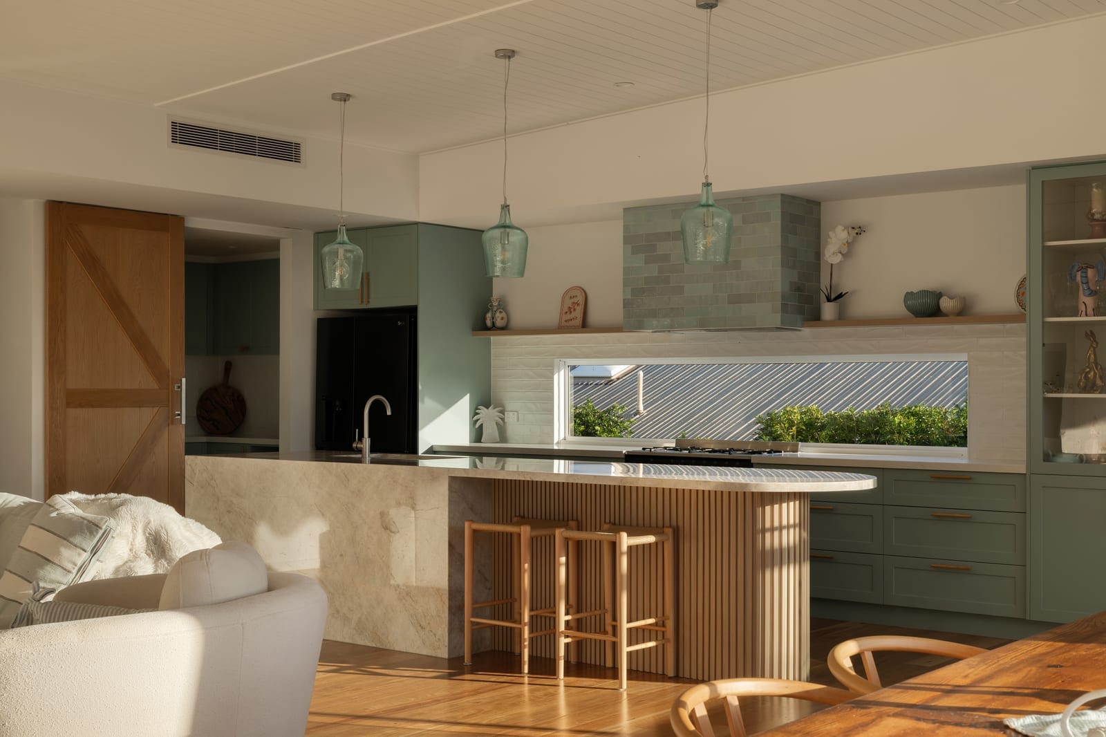 Stunning Bespoke Build, One Block to Shelly Beach!