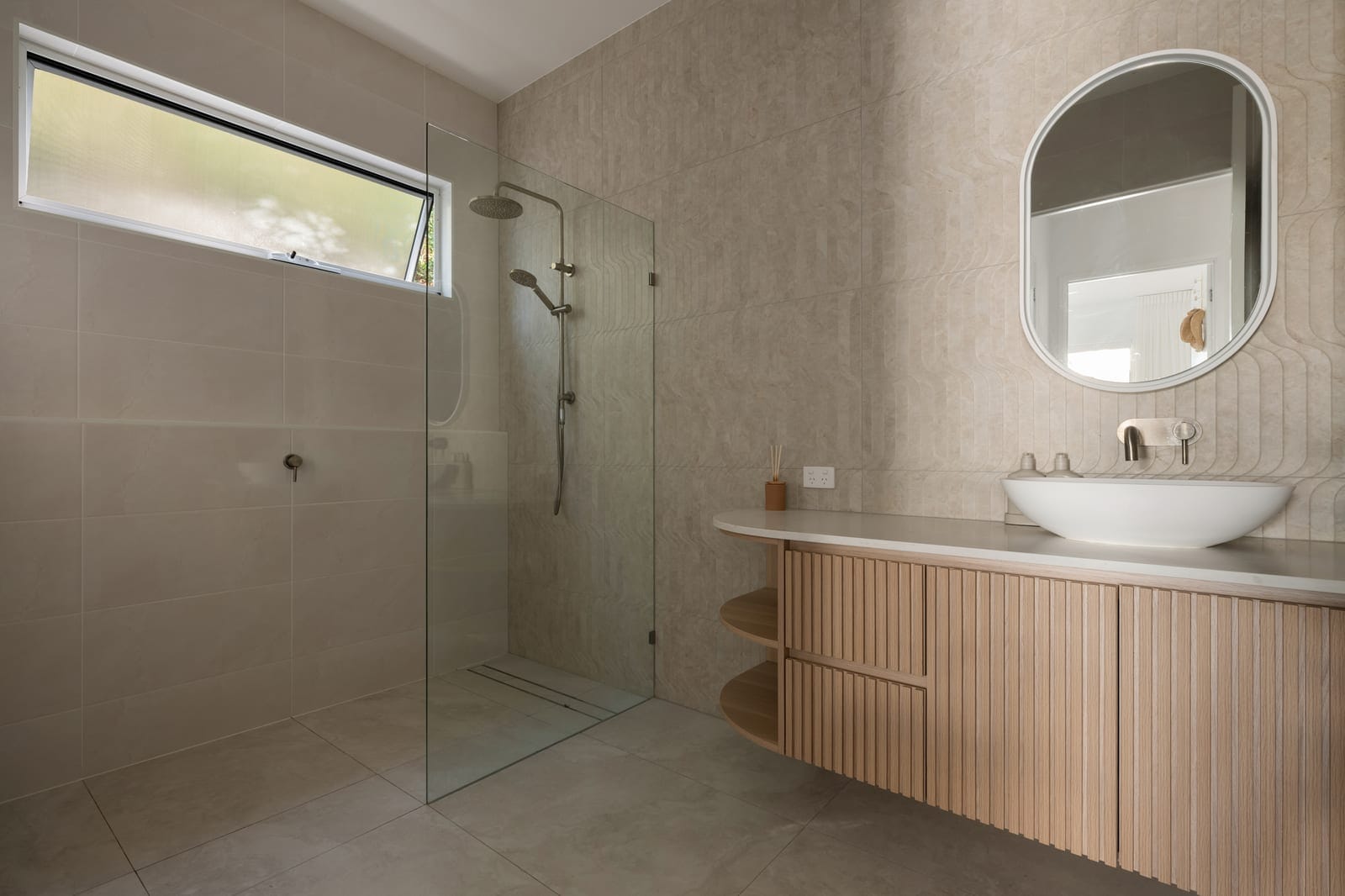 Stunning Bespoke Build, One Block to Shelly Beach!