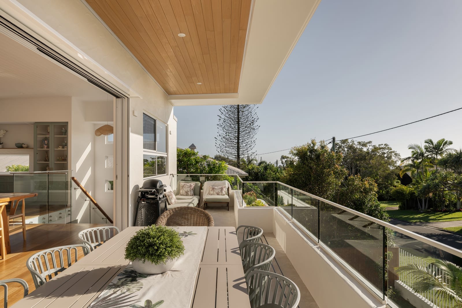 Stunning Bespoke Build, One Block to Shelly Beach!