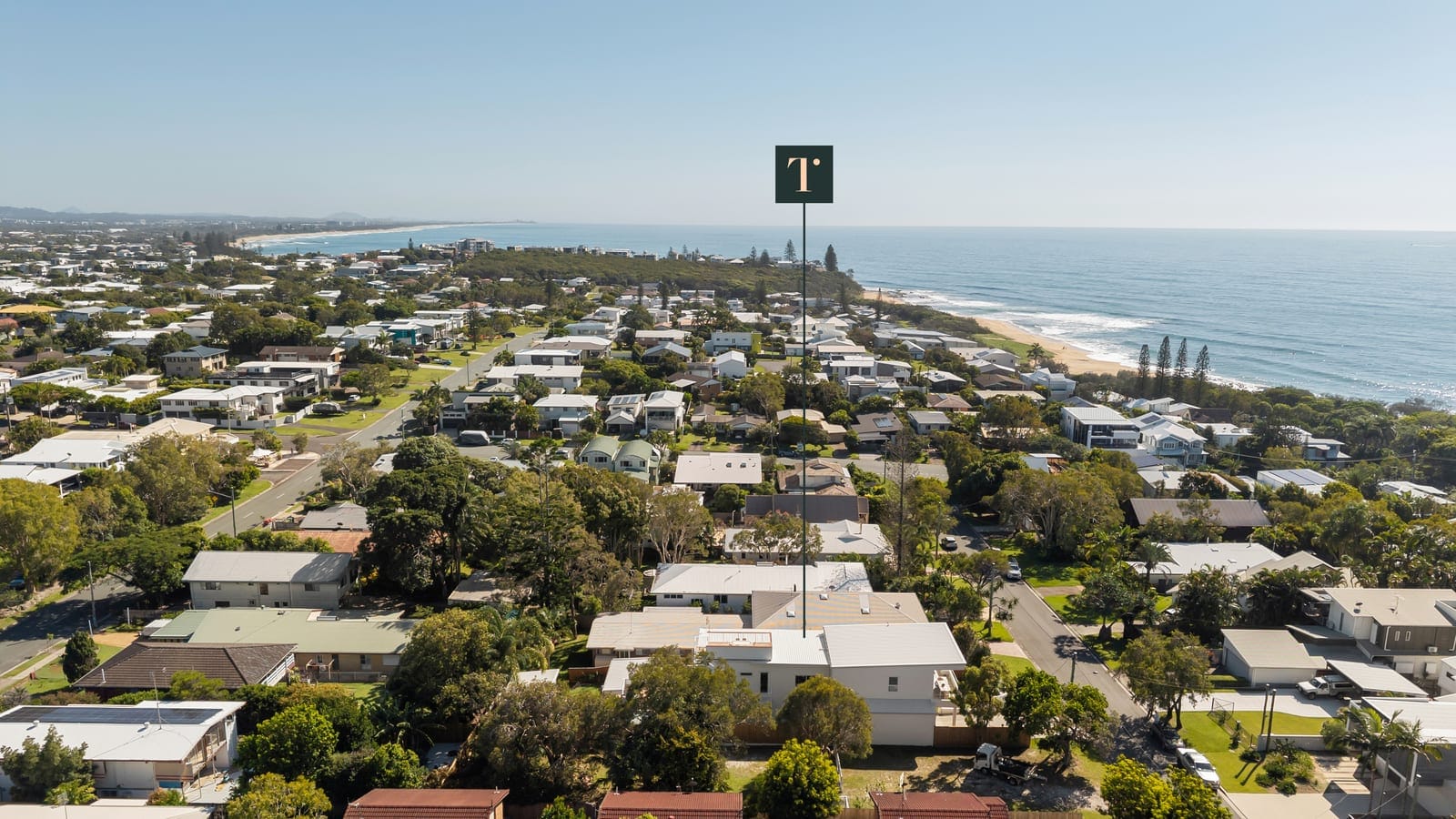 Stunning Bespoke Build, One Block to Shelly Beach!