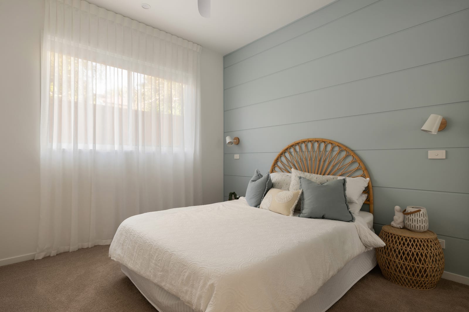 Stunning Bespoke Build, One Block to Shelly Beach!