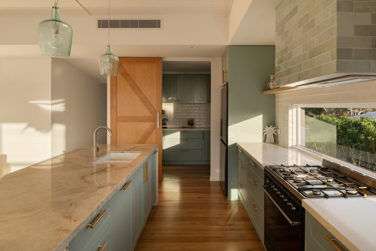 Stunning Bespoke Build, One Block to Shelly Beach!
