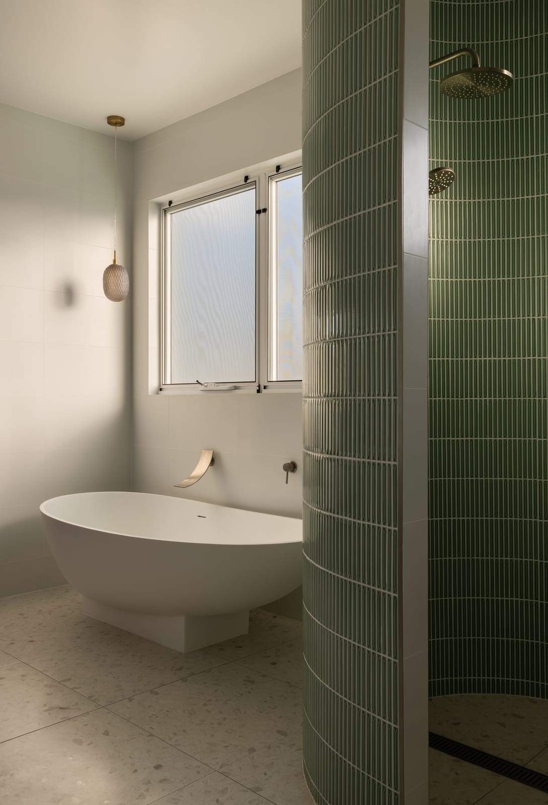 Stunning Bespoke Build, One Block to Shelly Beach!