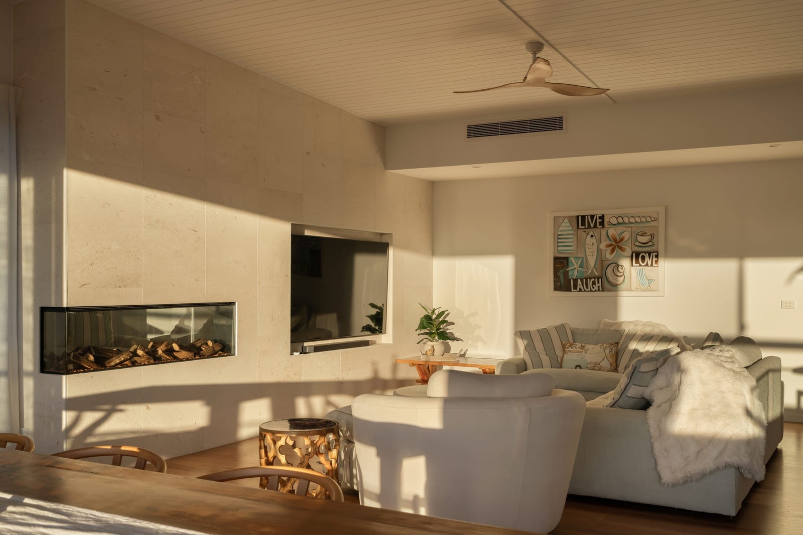 Stunning Bespoke Build, One Block to Shelly Beach!