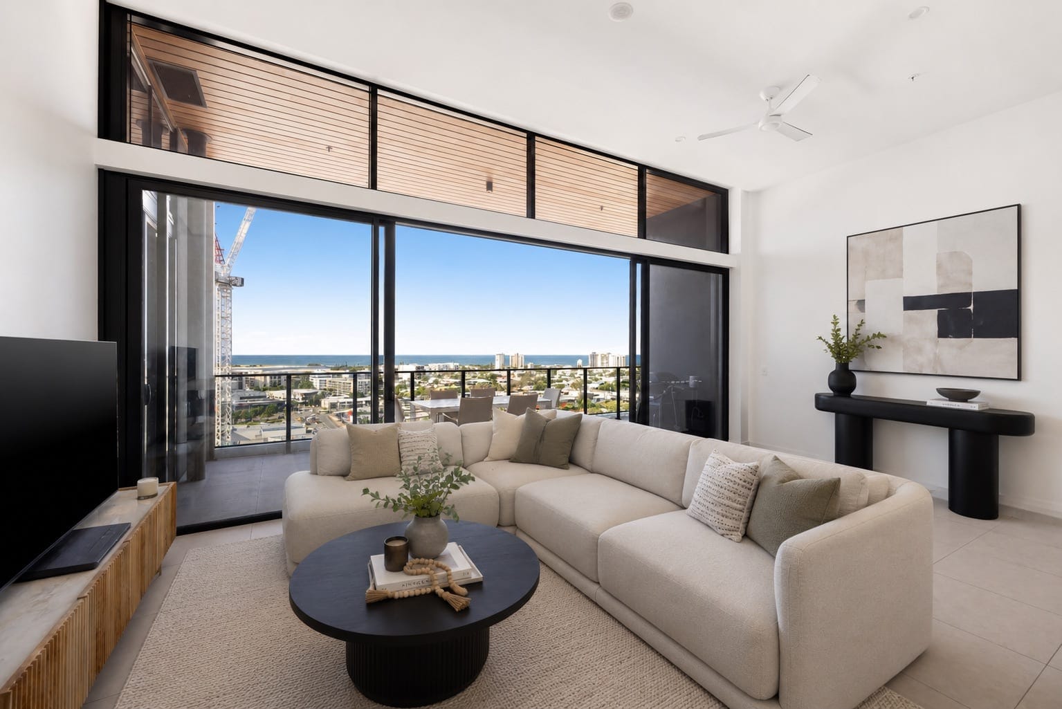 CBD Sky-Home Luxury With Panoramic Coastline Views