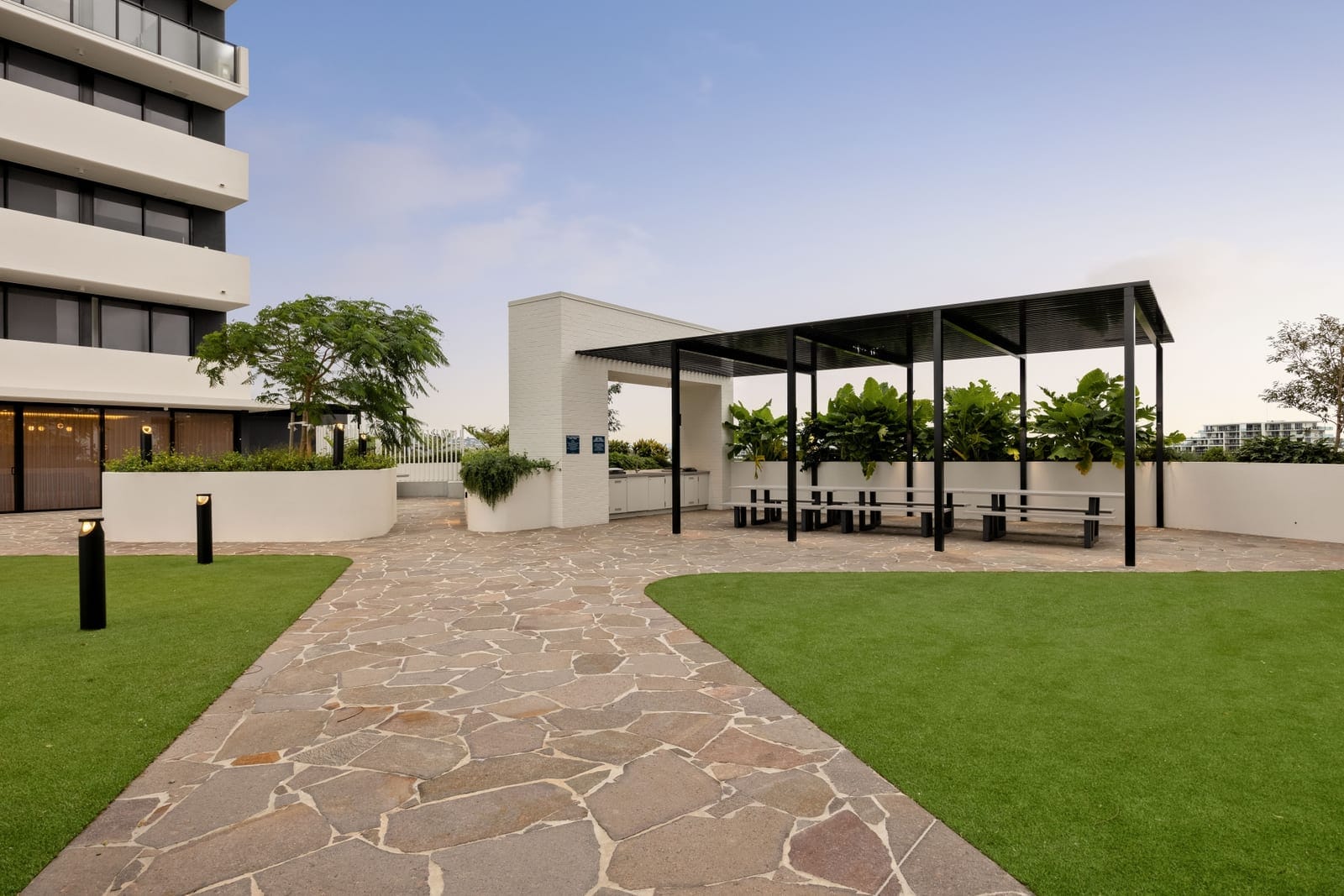 CBD Sky-Home Luxury With Panoramic Coastline Views