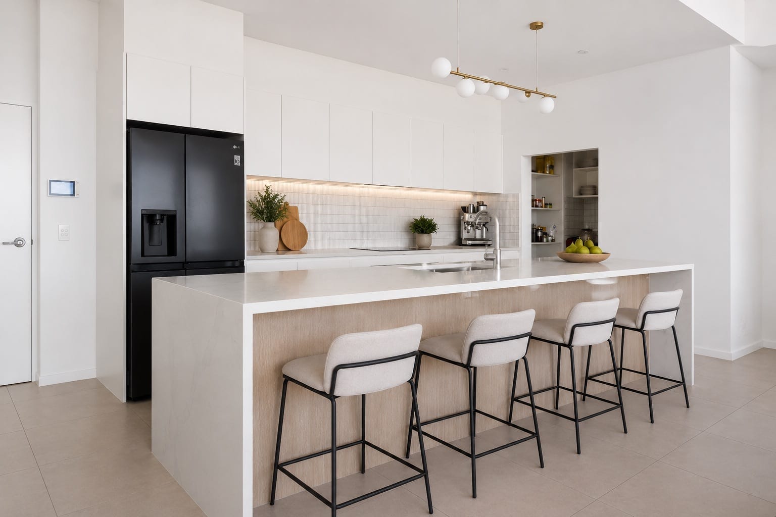 CBD Sky-Home Luxury With Panoramic Coastline Views