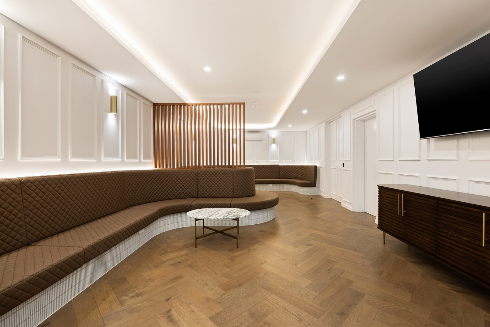 CBD Sky-Home Luxury With Panoramic Coastline Views