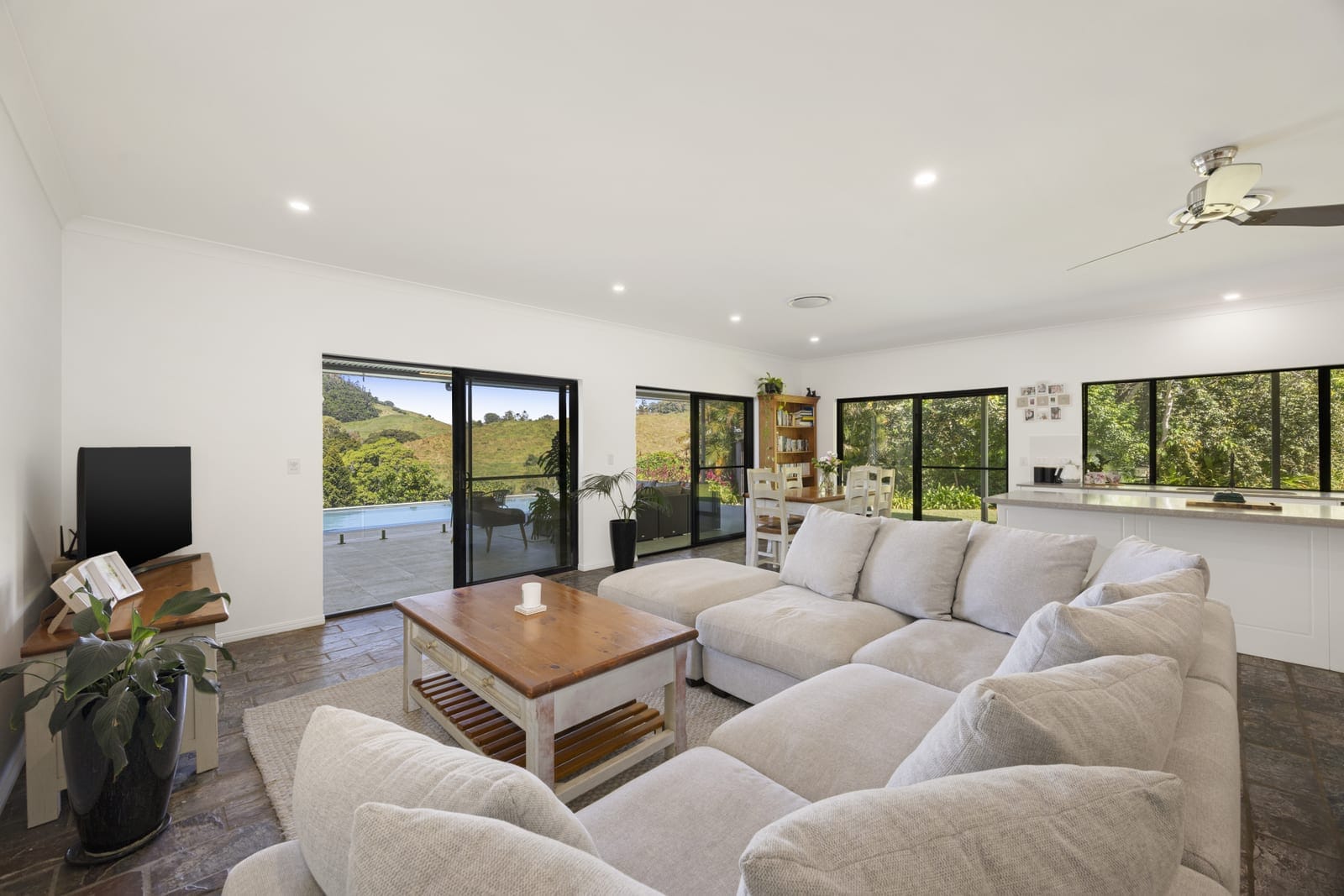 A Private Equestrian Estate With Mount Pinbarren As Your Horizon