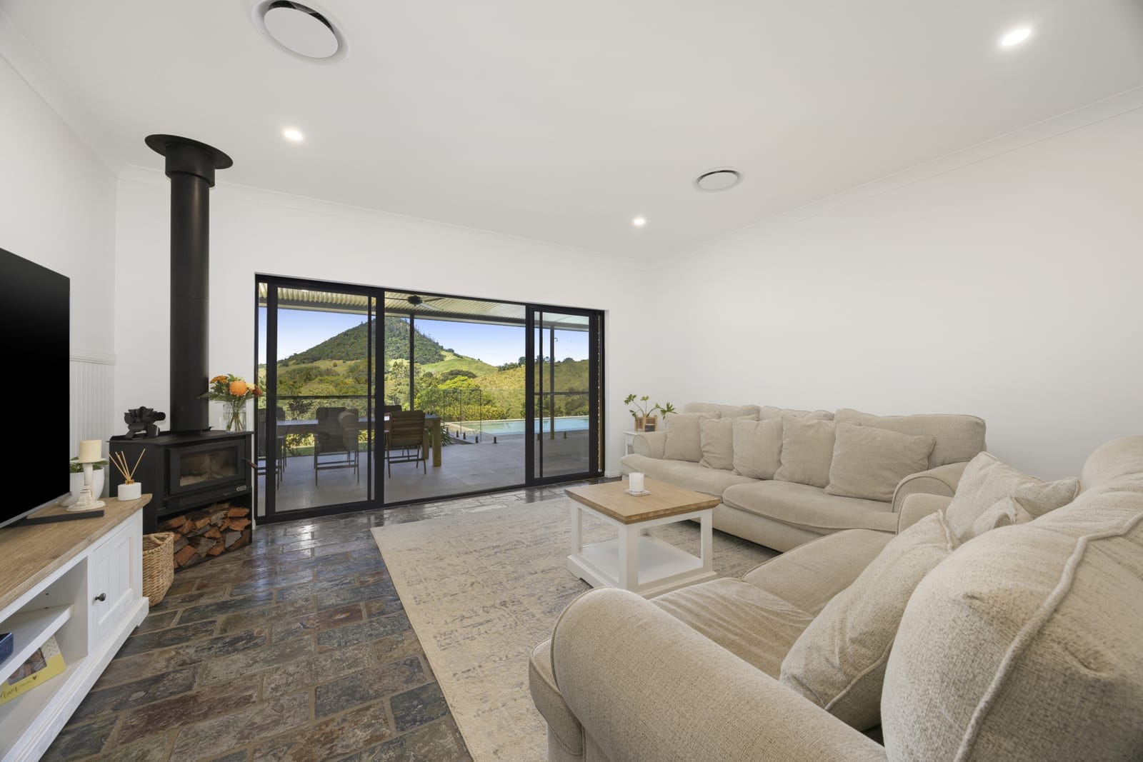 A Private Equestrian Estate With Mount Pinbarren As Your Horizon