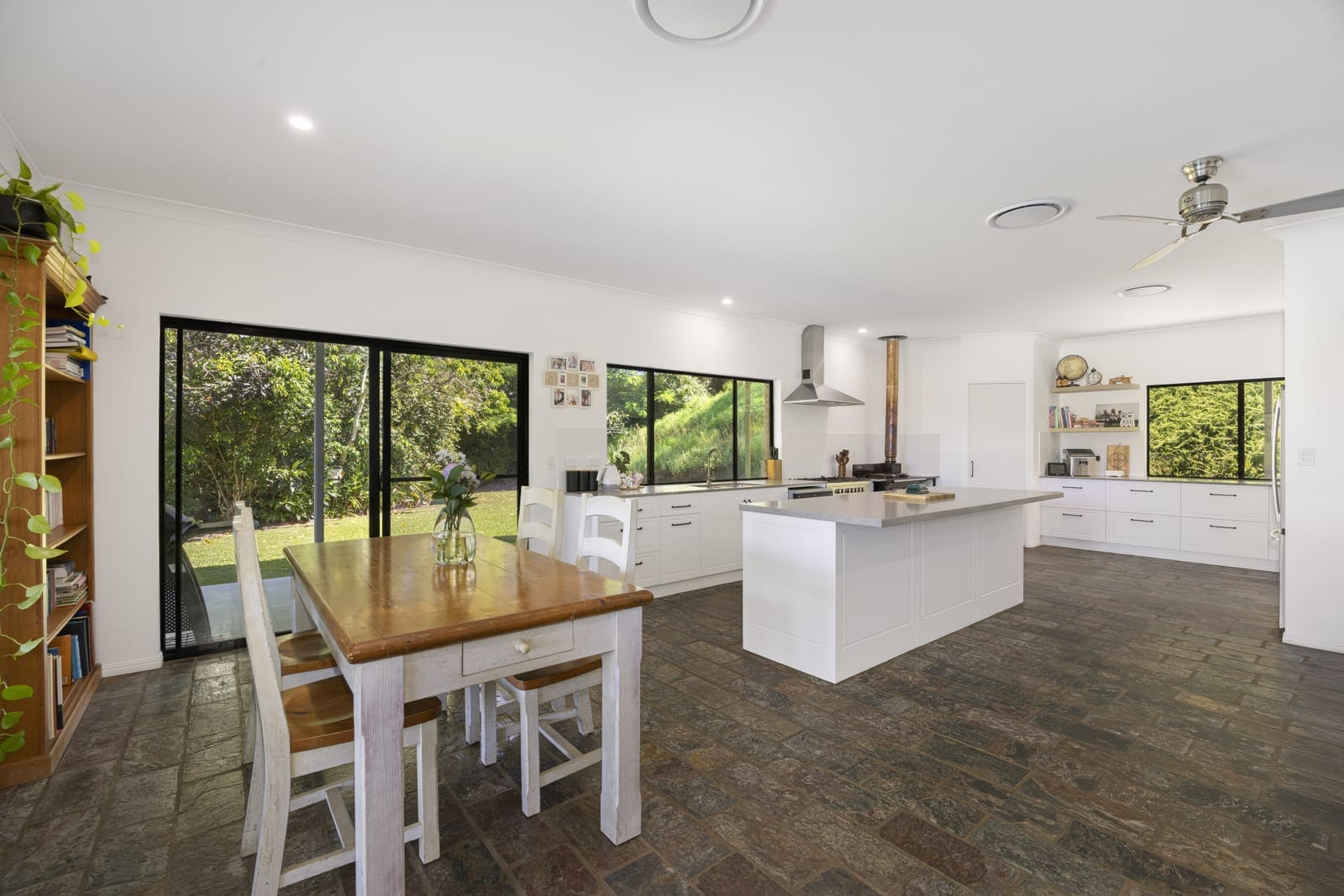 A Private Equestrian Estate With Mount Pinbarren As Your Horizon