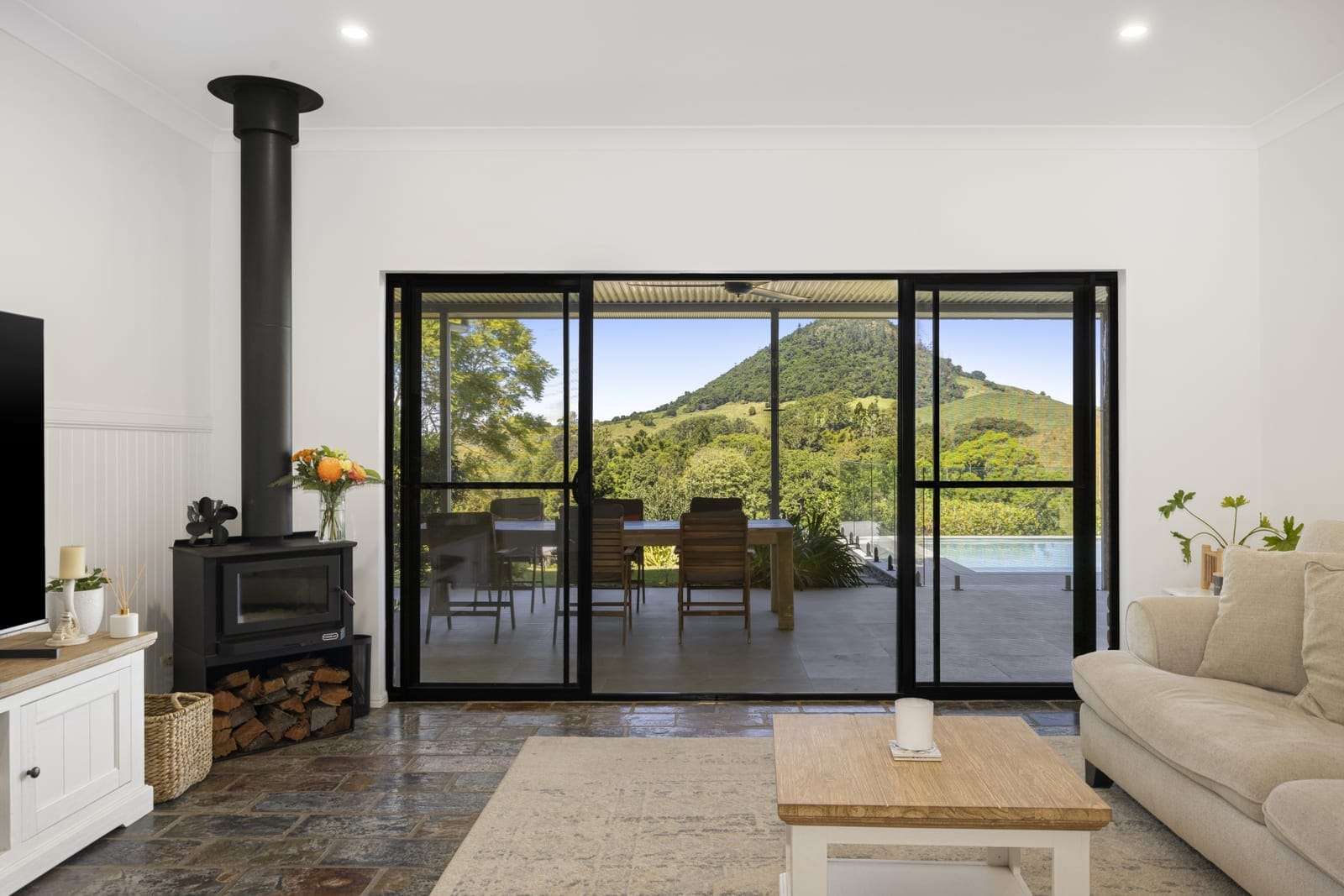 A Private Equestrian Estate With Mount Pinbarren As Your Horizon