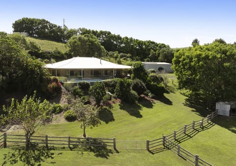 A Private Equestrian Estate With Mount Pinbarren As Your Horizon