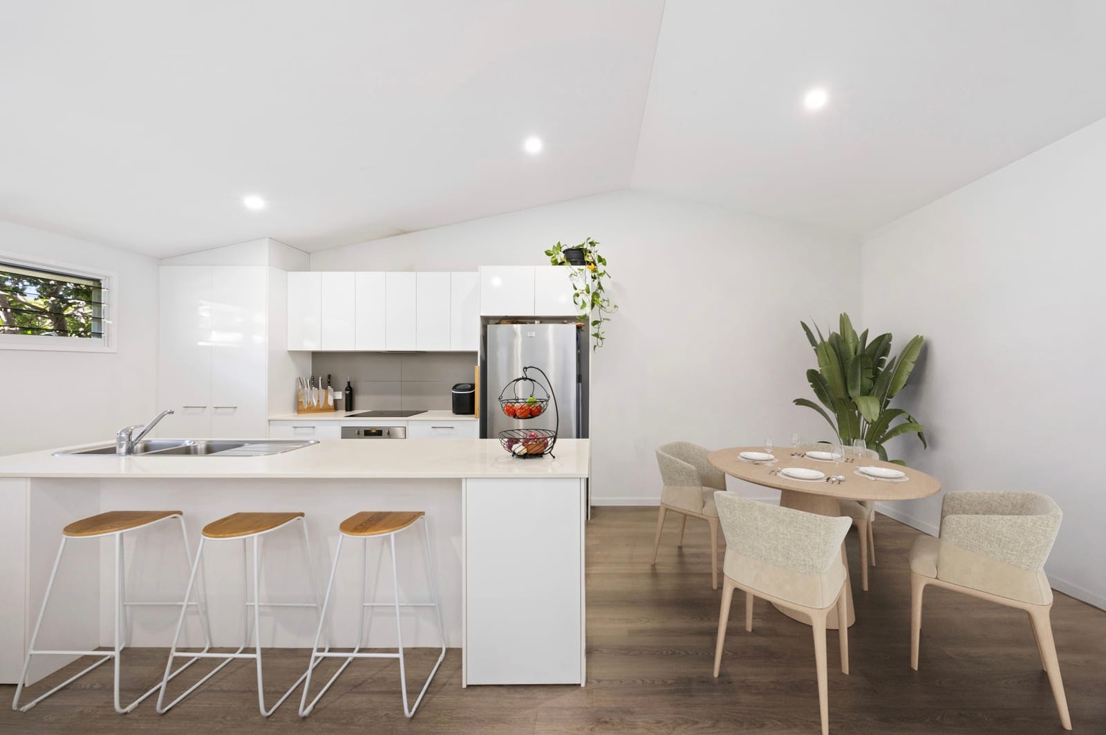 Stylish Townhouse in a Boutique Complex of Three