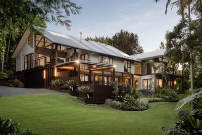 Private Acreage Retreat: Expansive Family Living on 5,084m² in Prestigious Mons