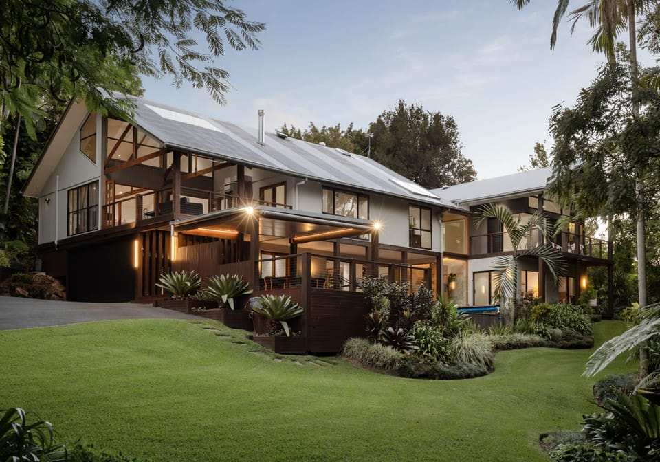 Private Acreage Retreat: Expansive Family Living on 5,084m² in Prestigious Mons