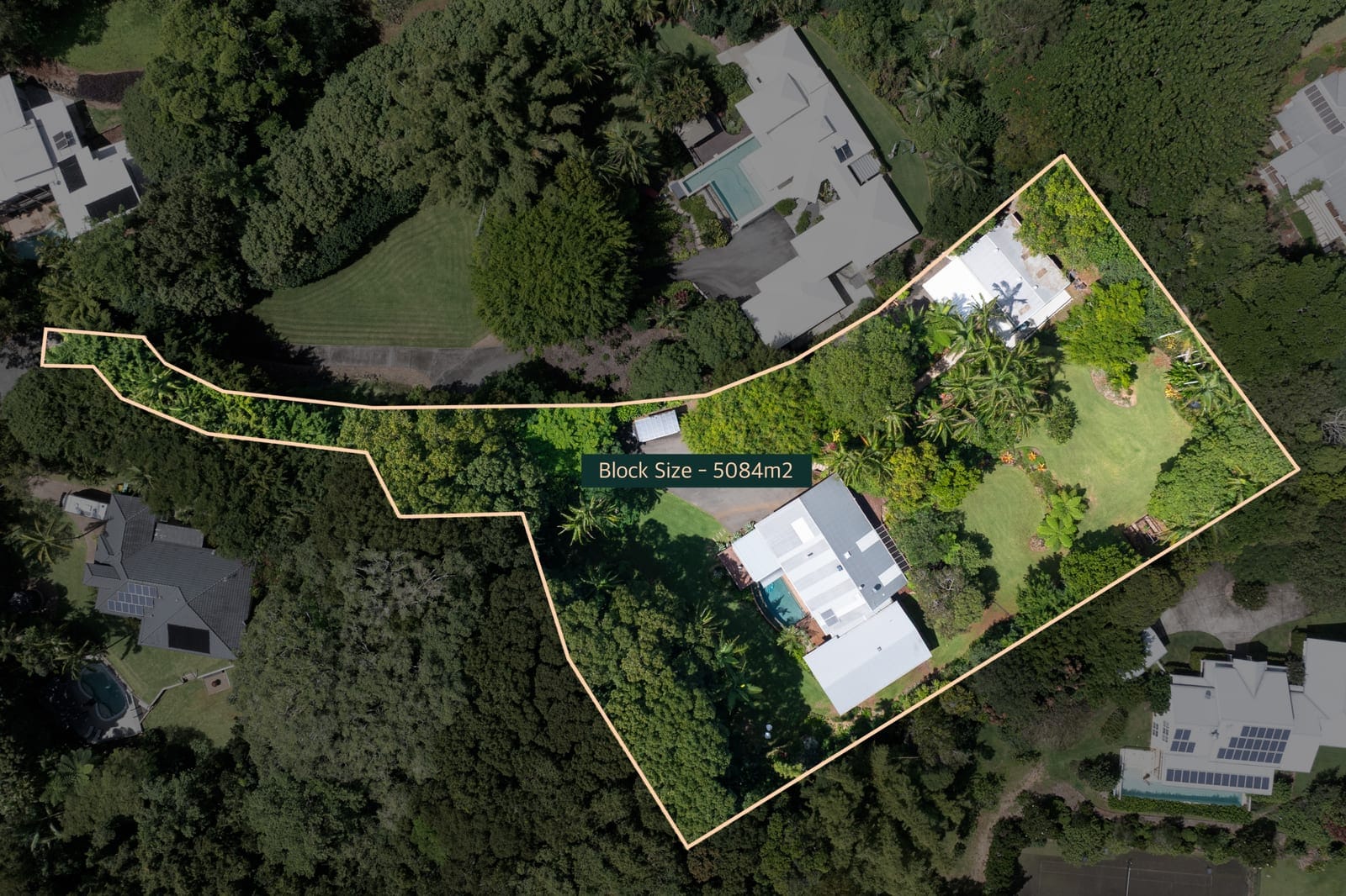 Private Acreage Retreat: Expansive Family Living on 5,084m² in Prestigious Mons