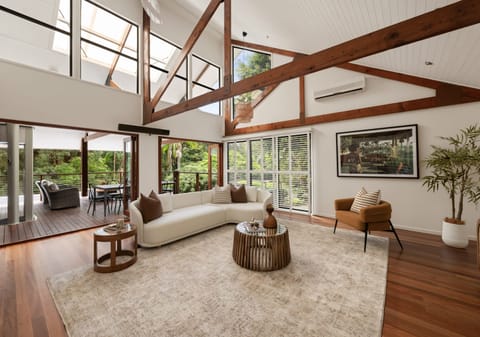 Private Acreage Retreat: Expansive Family Living on 5,084m² in Prestigious Mons
