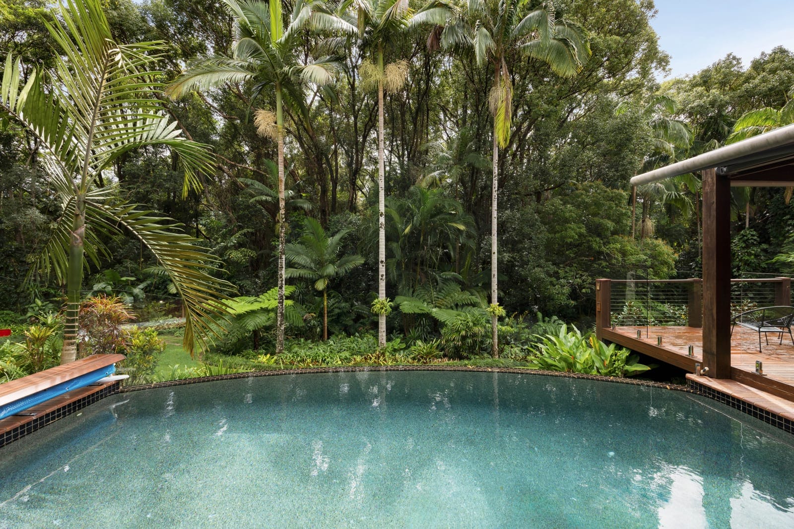 Private Acreage Retreat: Expansive Family Living on 5,084m² in Prestigious Mons