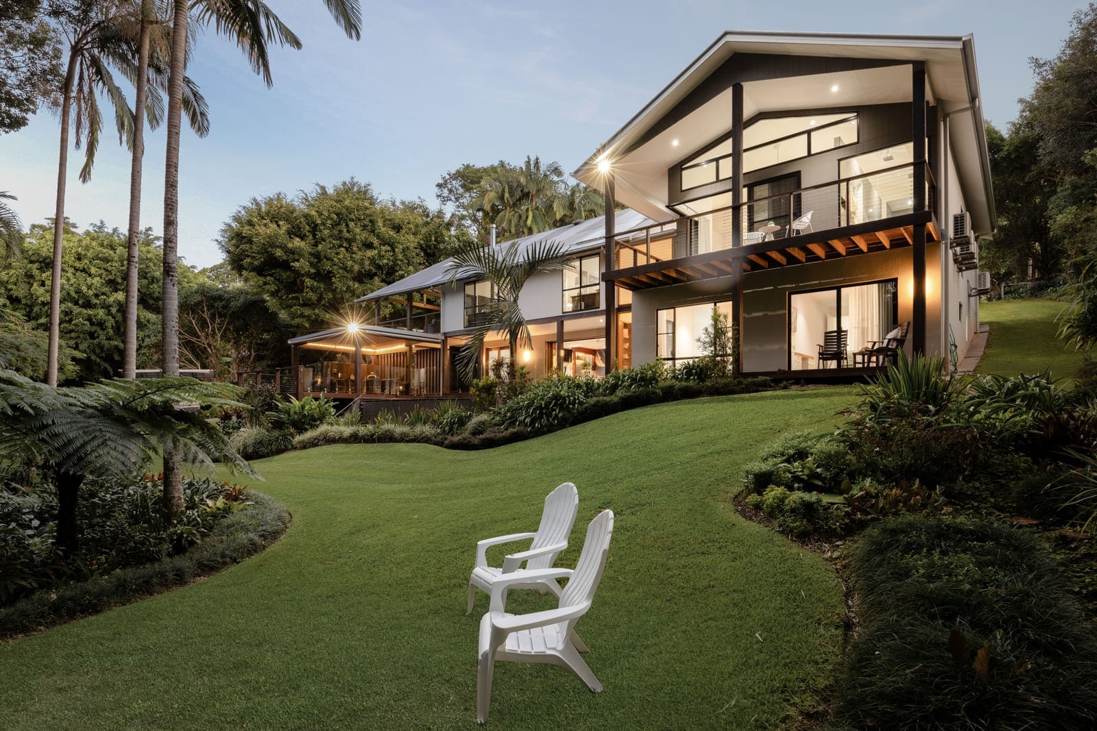 Private Acreage Retreat: Expansive Family Living on 5,084m² in Prestigious Mons