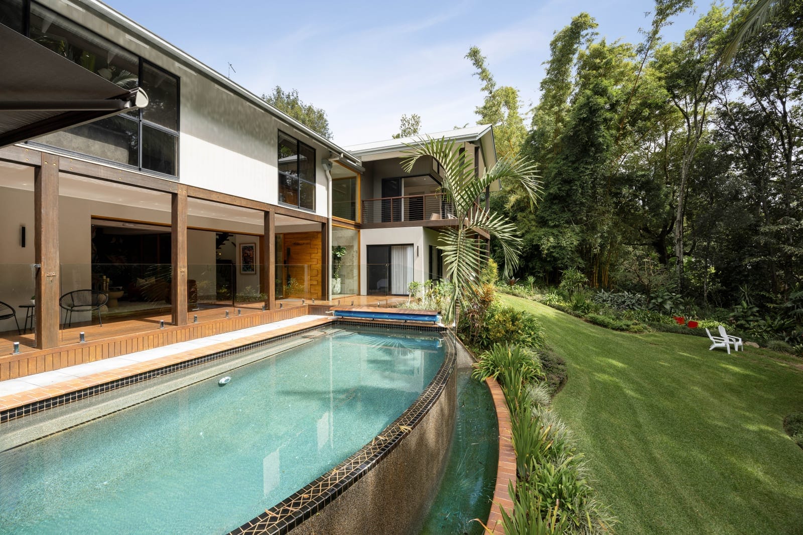 Private Acreage Retreat: Expansive Family Living on 5,084m² in Prestigious Mons