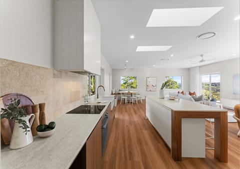 Mawingu - Among the Clouds: Elevated Ridgeline Living with Breathtaking Hinterland Views