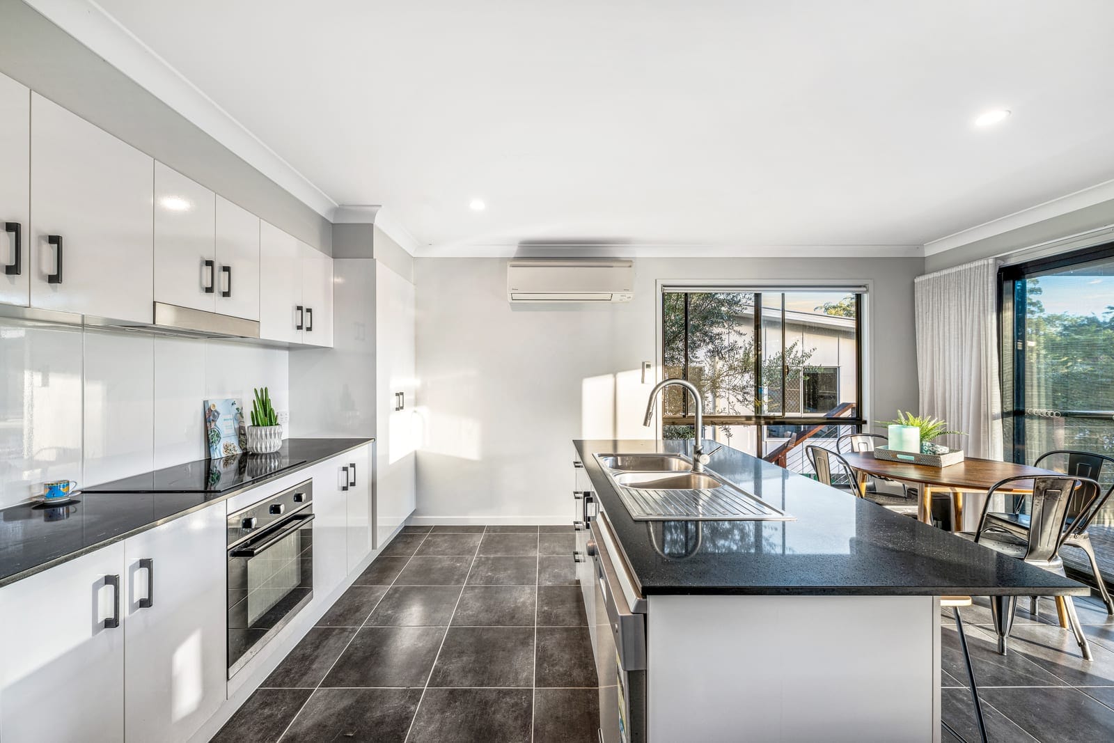 Sold by Ollie Lehmann
