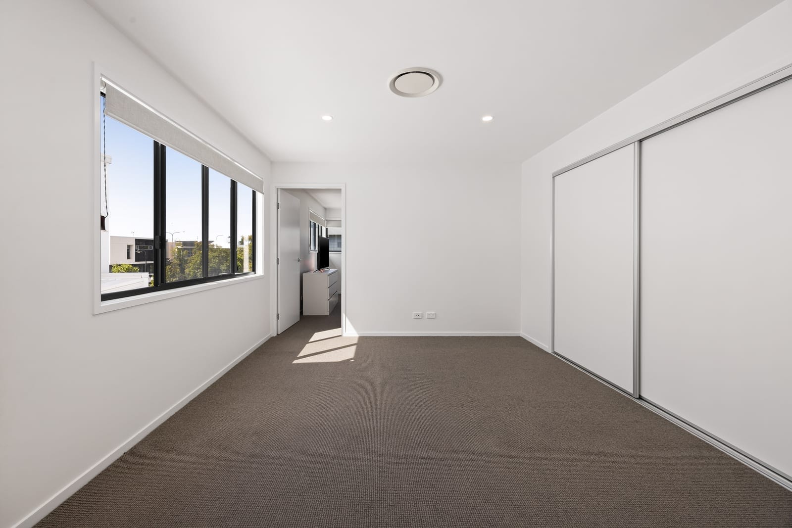 Light-Filled Designer Living: Location-Central!
