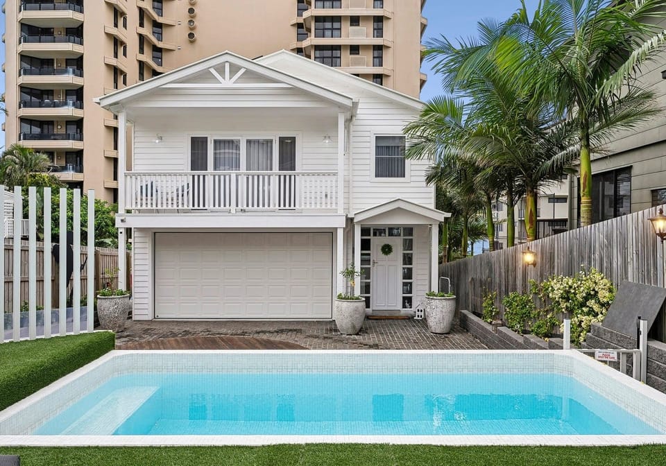 Prime Coolum Terrace Location