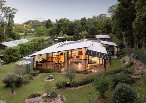 Elegant Entertainer on One Perfect Acre!