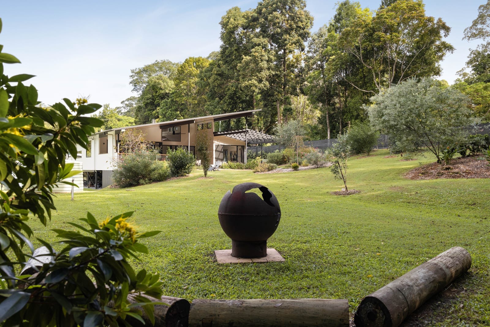 Elegant Entertainer on One Perfect Acre!