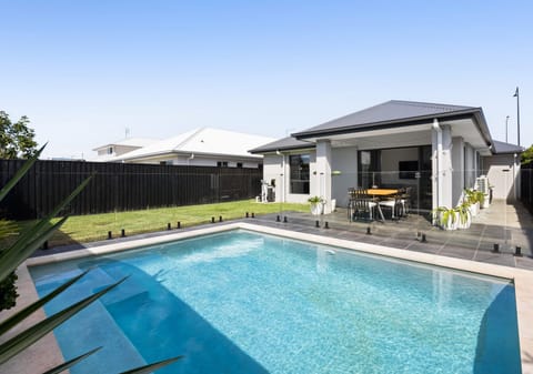 SOLD BY JAMIE VIBERT & NAJ ELSAYED