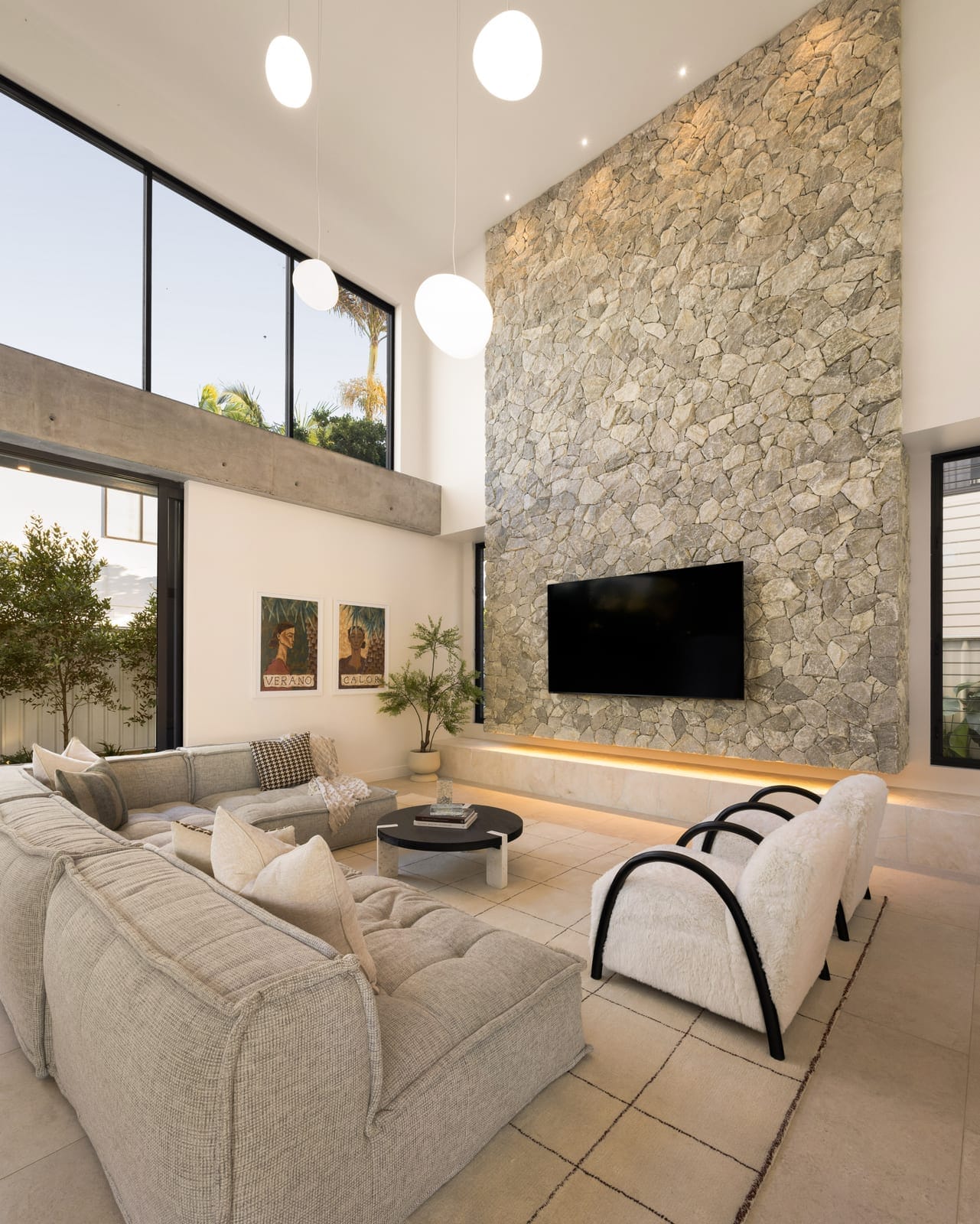 Brand New: High-End Luxury Living, 100m to the Beach