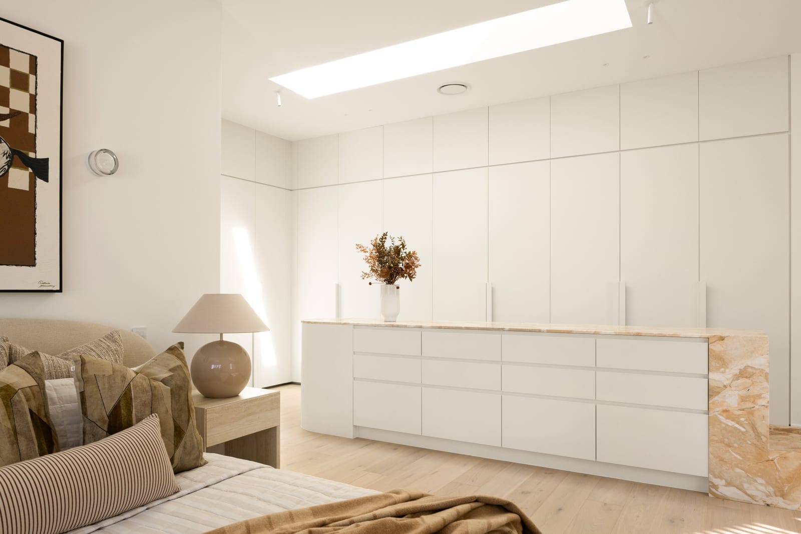 Brand New: High-End Luxury Living, 100m to the Beach