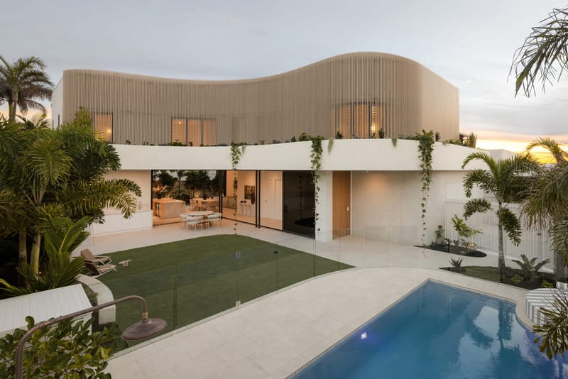 Brand New: High-End Luxury Living, 100m to the Beach