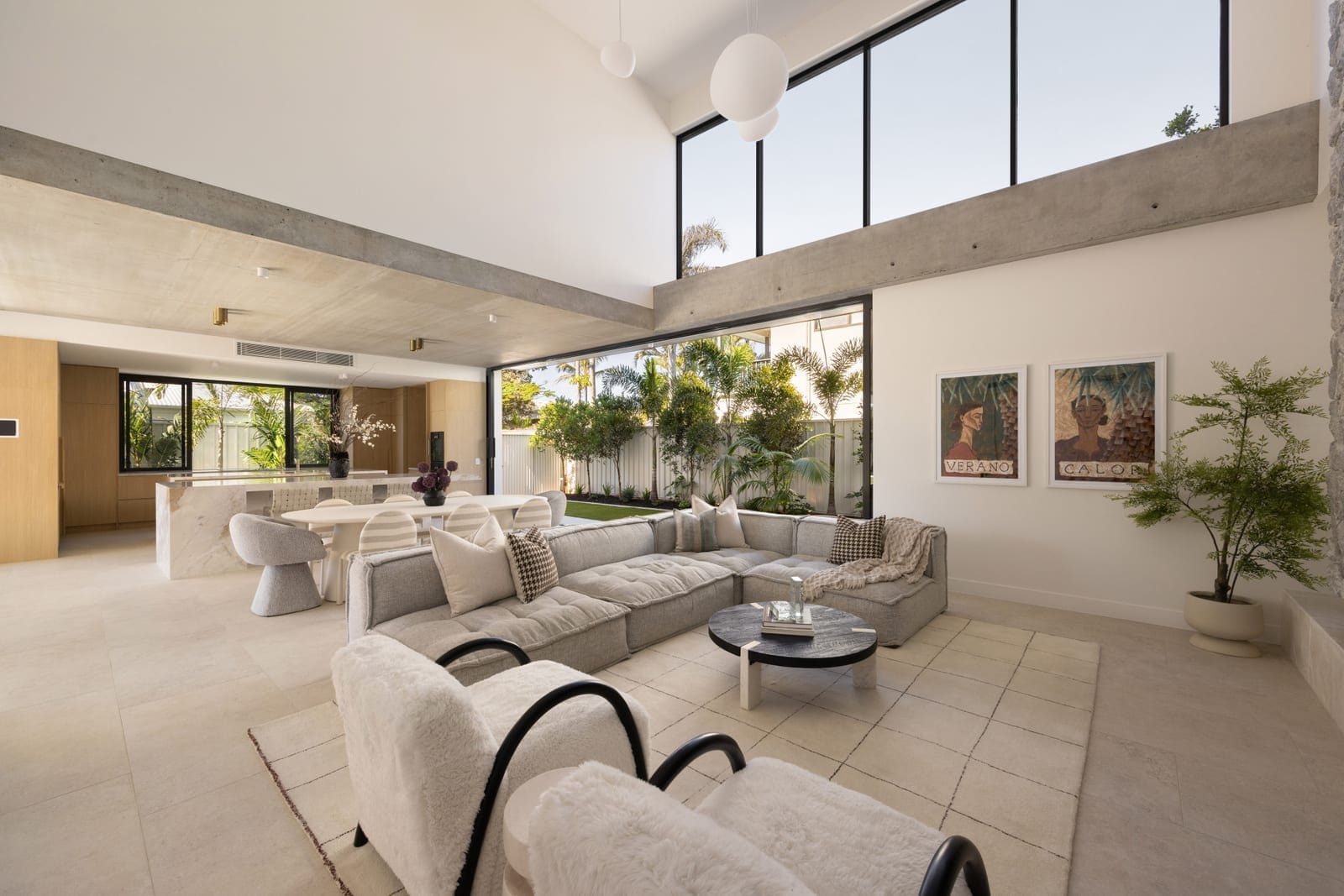 Brand New: High-End Luxury Living, 100m to the Beach