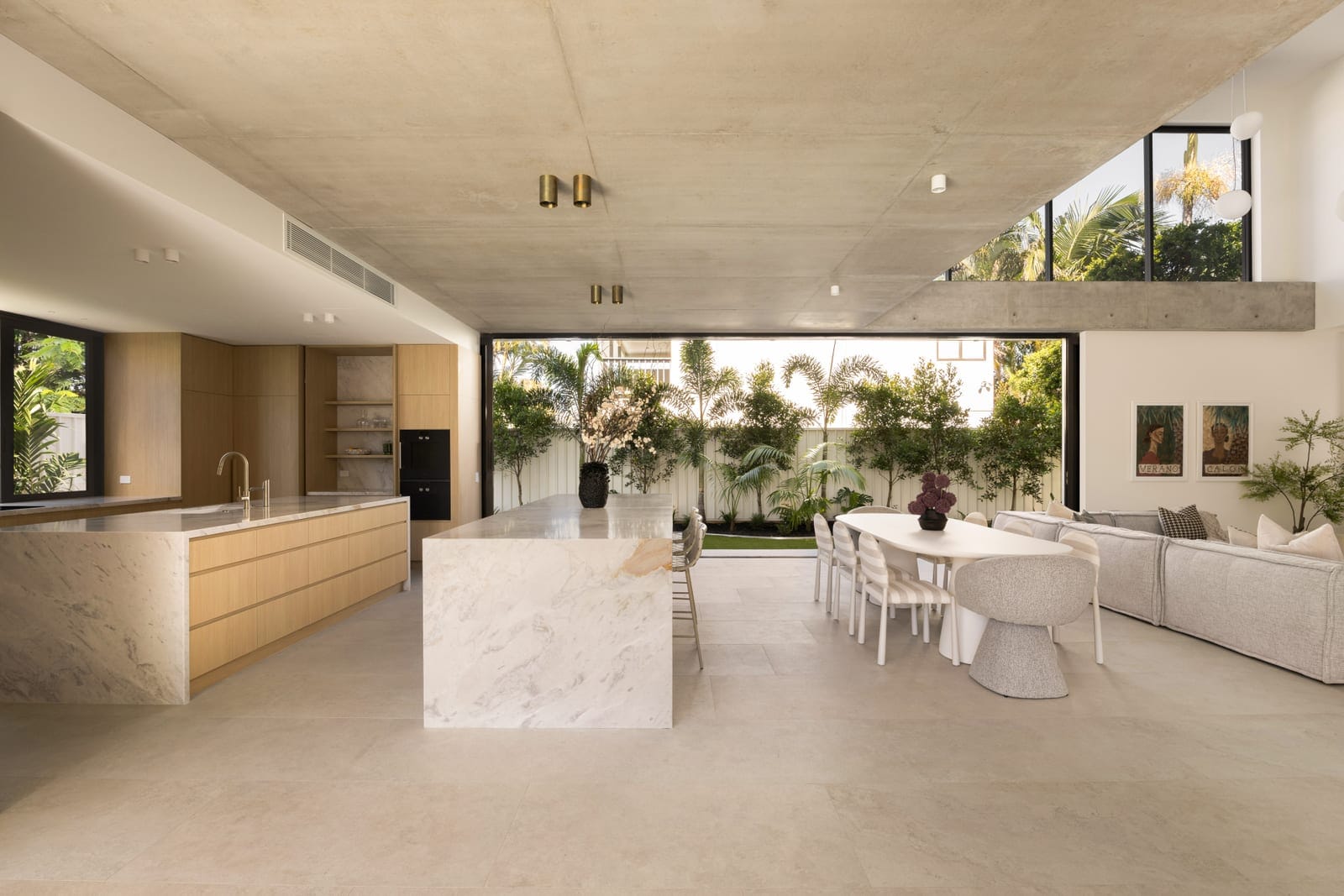 Brand New: High-End Luxury Living, 100m to the Beach