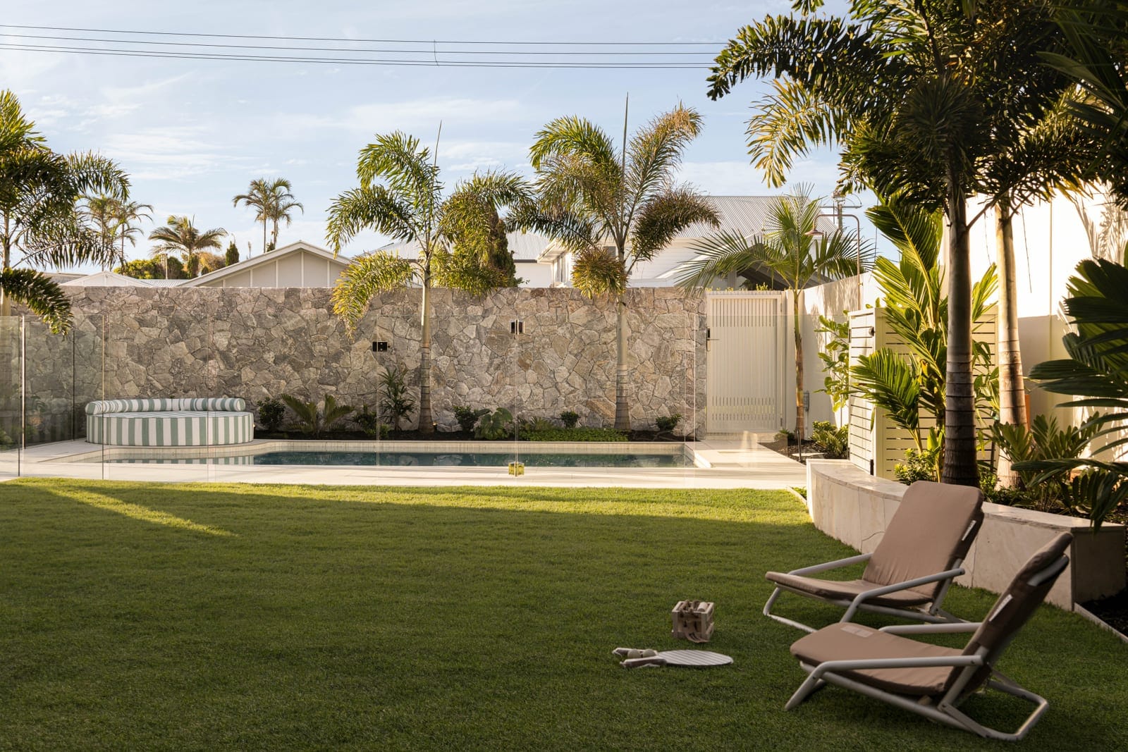 Brand New: High-End Luxury Living, 100m to the Beach