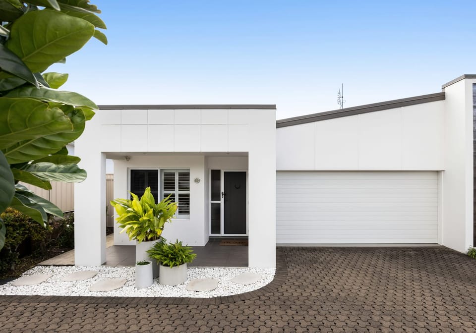Sold By Ollie Lehmann