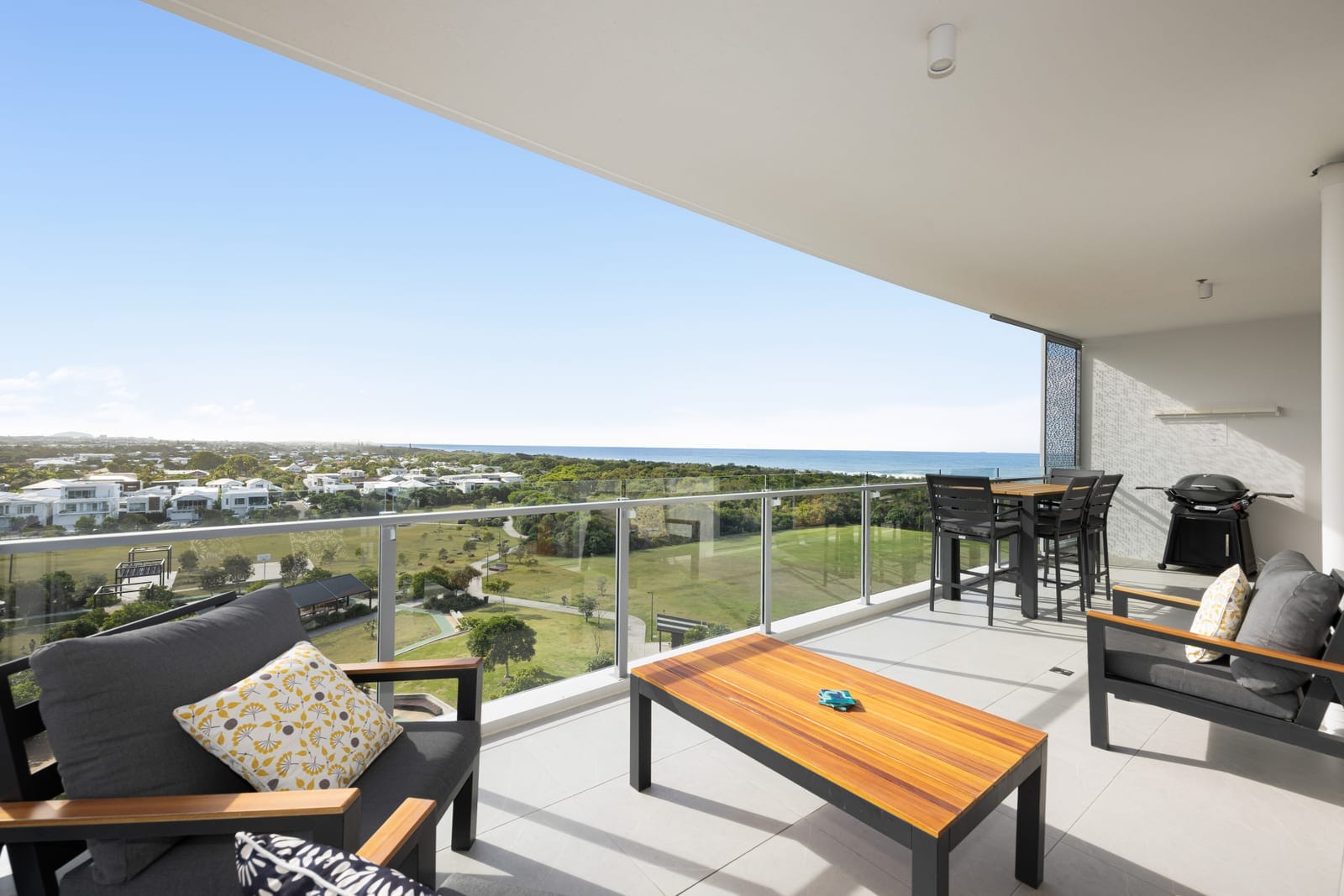 Beachside Penthouse Prestige: North Facing with Rooftop Terrace