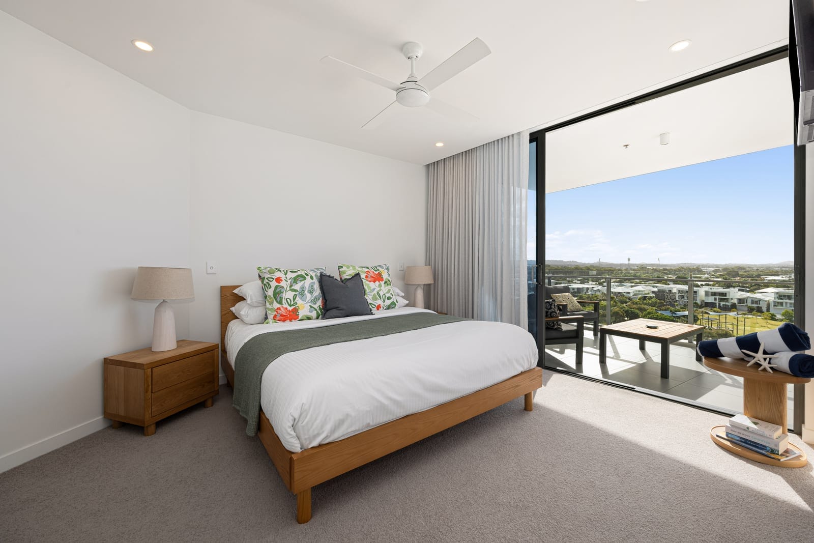 Beachside Penthouse Prestige: North Facing with Rooftop Terrace