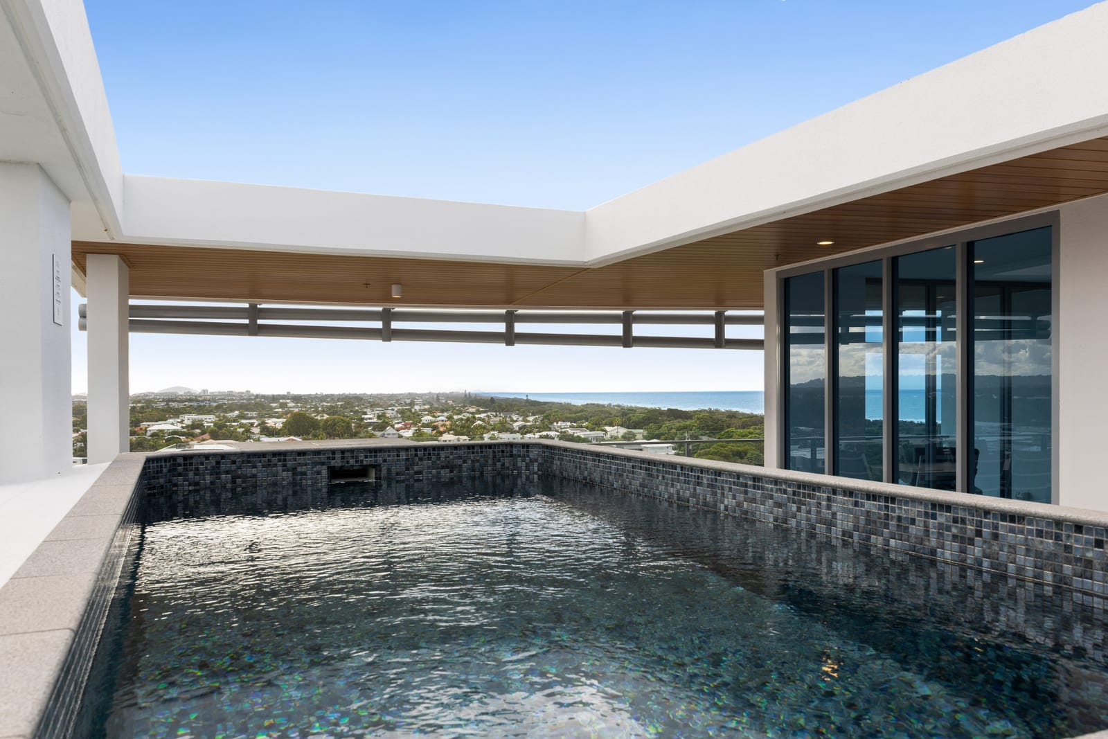 Beachside Penthouse Prestige: North Facing with Rooftop Terrace