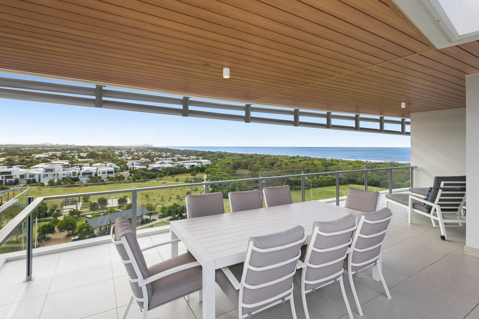 Beachside Penthouse Prestige: North Facing with Rooftop Terrace