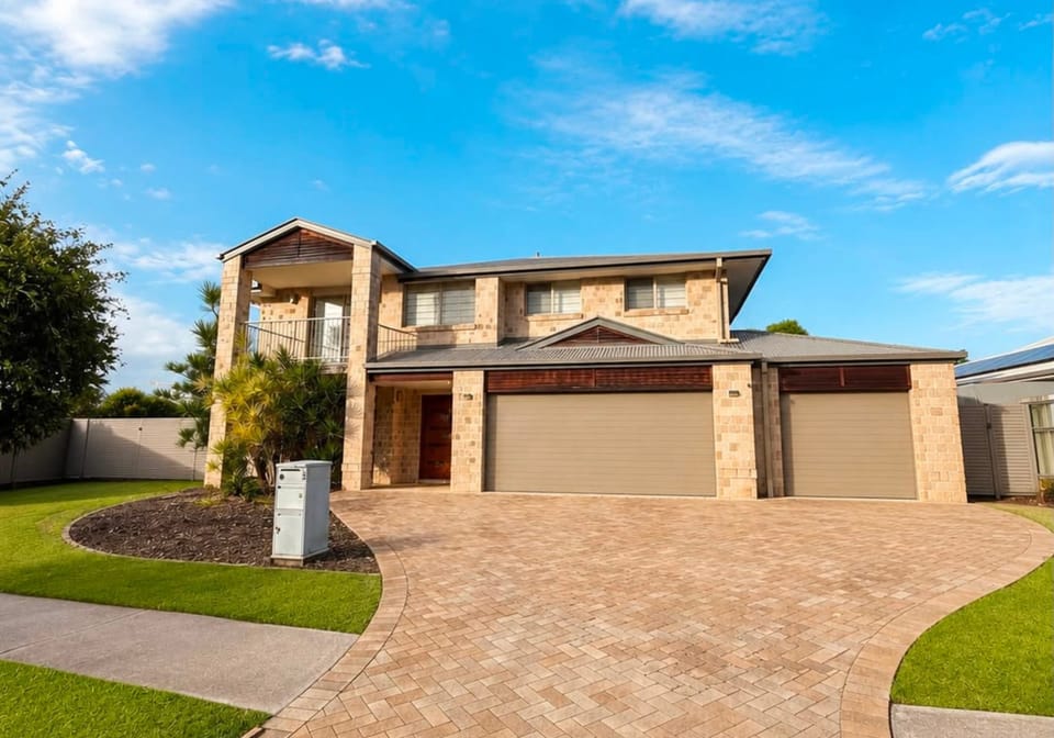 SOLD OFF-MARKET by Team Cassie Kennedy