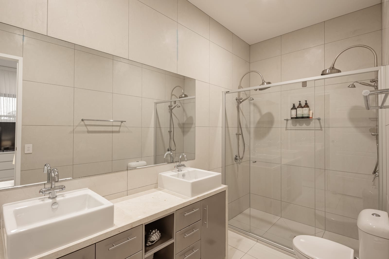 Prestige Hinterland Living: Architectural Excellence