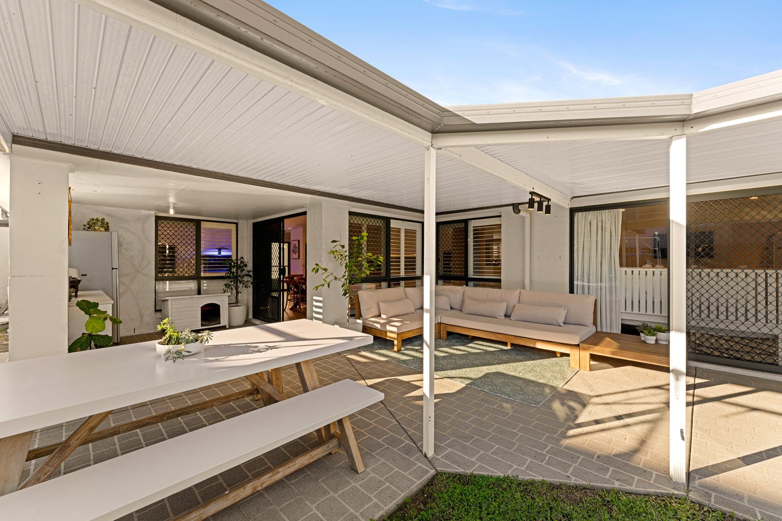 FAMILY HOME WITH ALL THE EXTRAS