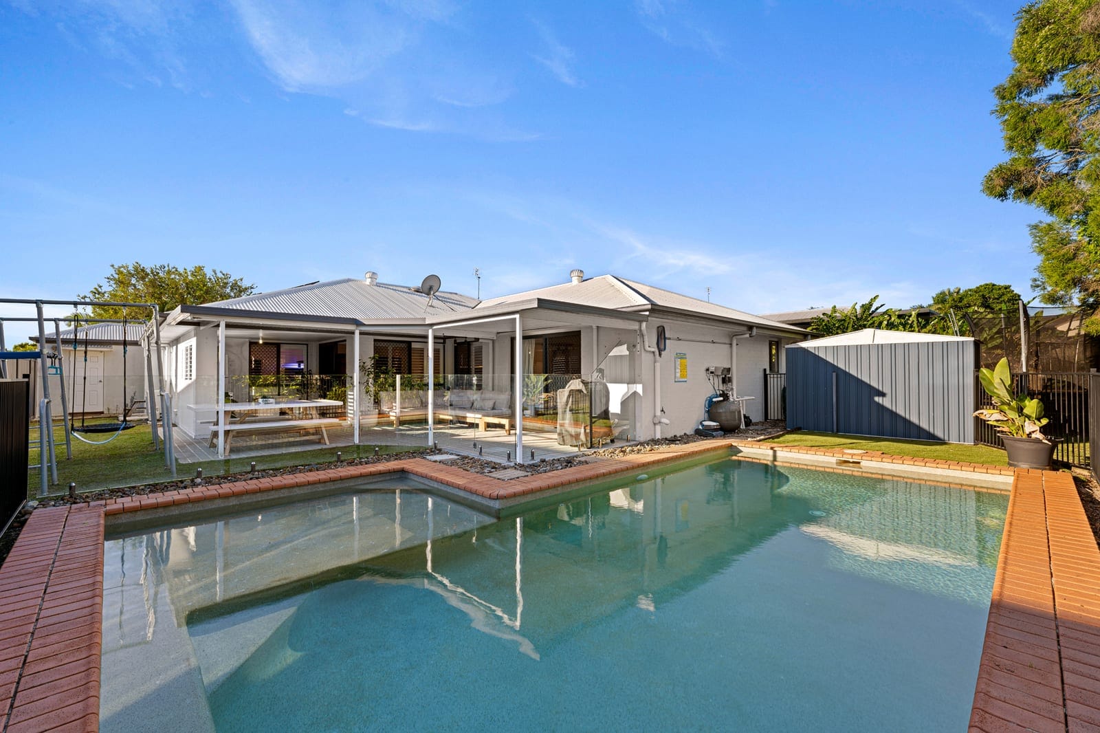 FAMILY HOME WITH ALL THE EXTRAS
