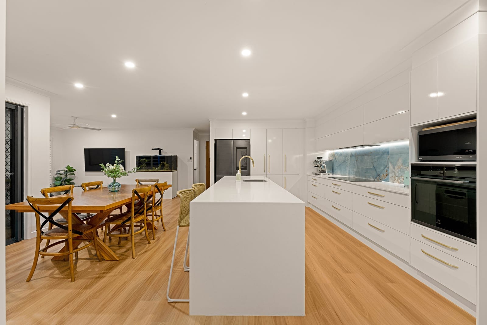 FAMILY HOME WITH ALL THE EXTRAS